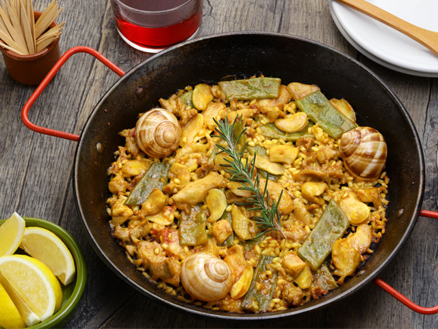 Descubre la Auténtica Paella Valenciana: Historia, Ingredientes y Secretos de la Receta